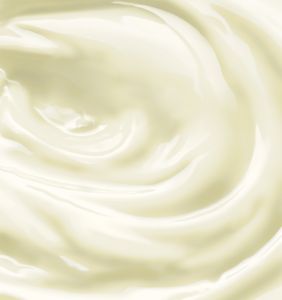 Bei Scheidenpilz hilft als natürliches Hausmittel Naturjoghurt um die Scheidenflora wieder ins Gleichgewicht zu bringen.