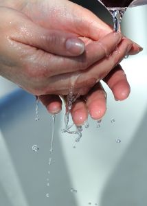 Einer Erkältung vorbeugen durch häufiges Händewaschen und Hygiene