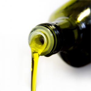 Einfaches Hausmittel: Mit Olivenöl hartes Ohrenschmalz entfernen