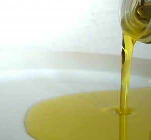 Olivenöl hilft bei fettigem Haar