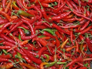 Was hilft gegen Halsschmerzen und Halsentzündung? Chili als natürliches Heilmittel!