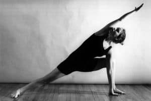 Yoga zur alternativen Behandlung von Gliederschmerzen. 