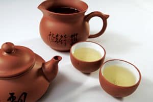 Zur alternativen Behandlung von Paradontose eignet sich grüner Tee